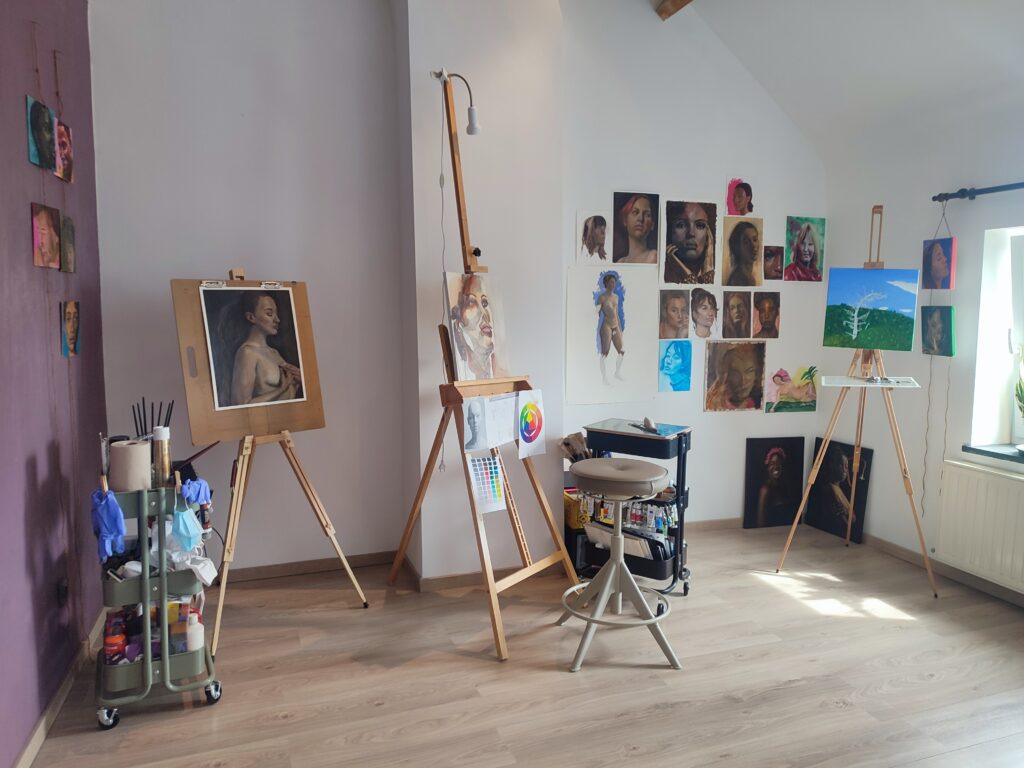 Painting studio of Wine Tess Art near Namur, set up with easels and oil paints for the art retreat